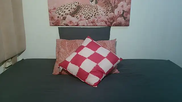 GorillaGripCunt77 online show from February 3, 2026, 2:00 am