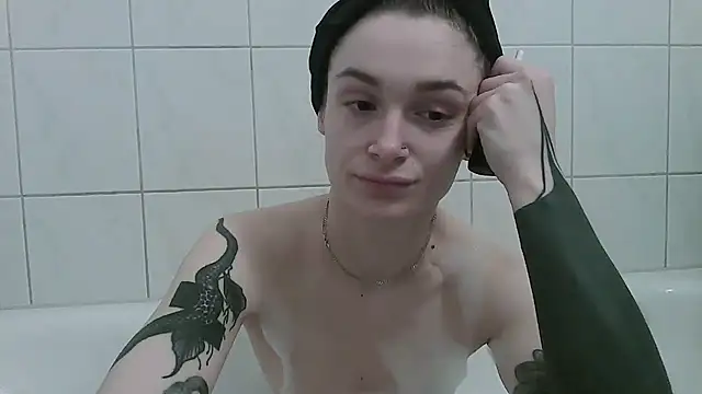 Snapshot of __Leyla__ chatting on November 14, 2025, 7:34 am Leyla online show from November 14, 2025, 7:34 am