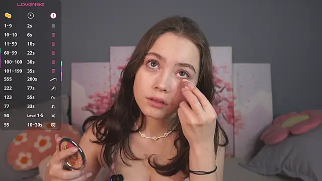 Snapshot of KissieKat chatting on November 16, 2025, 8:19 am KissieKat online show from November 16, 2025, 8:19 am