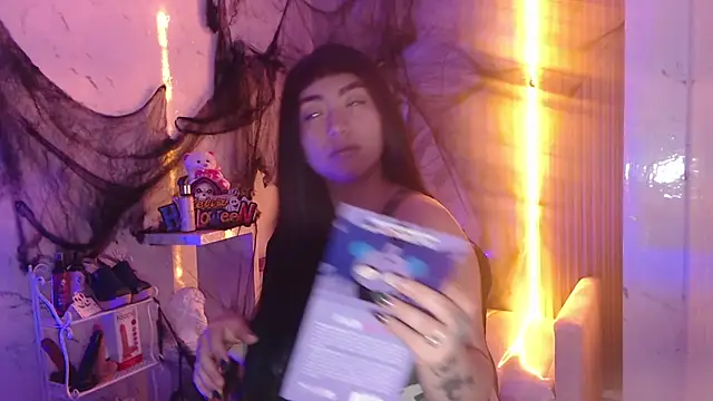 Sophia tf online show from October 30, 2025, 1:31 pm