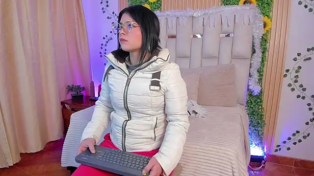 Snapshot of Jade_Nmm chatting on November 21, 2025, 12:59 pm Jade Nmm online show from November 21, 2025, 12:59 pm