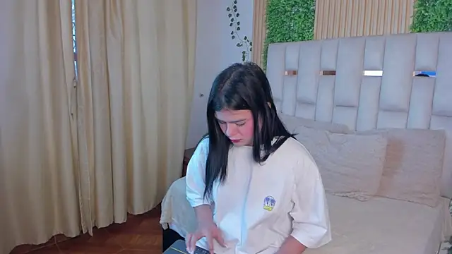 Snapshot of Jade_Nmm chatting on January 9, 2026, 1:40 pm Jade Nmm online show from January 9, 2026, 1:40 pm