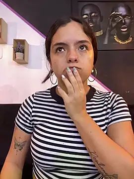 EmilyHarperr online show from November 6, 2025, 11:47 am