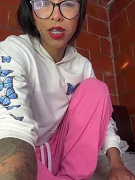 Snapshot of Emma__cumlovee chatting on April 20, 2026, 11:57 am Emma cumlovee online show from April 20, 2026, 11:57 am