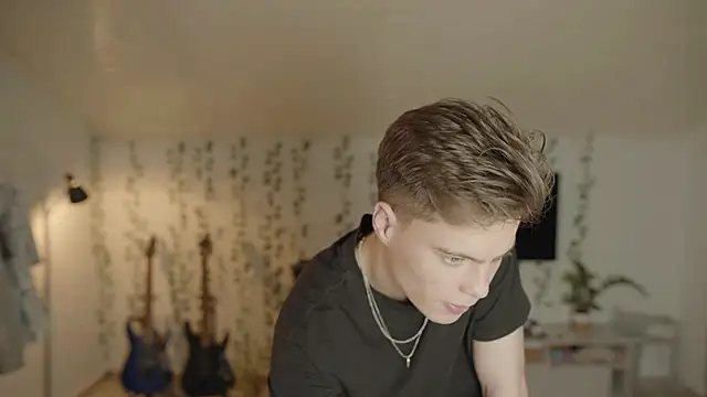 RusBradPitt online show from December 19, 2025, 3:36 pm