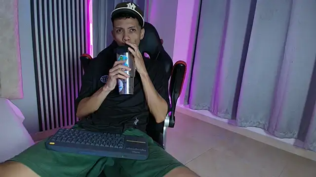 Snapshot of DustinandJordan chatting on November 26, 2025, 5:18 am DustinandJordan online show from November 26, 2025, 5:18 am