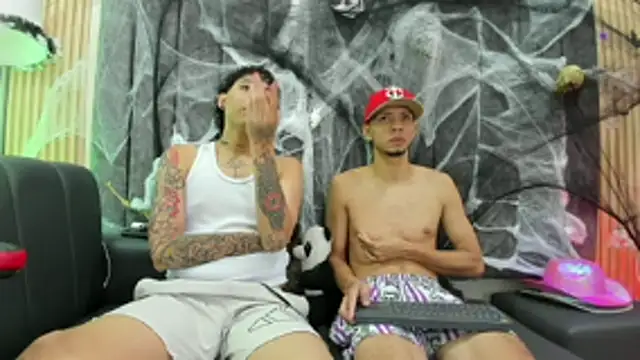 Snapshot of DustinandJordan chatting on October 26, 2025, 4:46 am DustinandJordan online show from October 26, 2025, 4:46 am