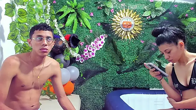 Snapshot of MielAndLeo chatting on October 25, 2025, 12:28 pm MielAndLeo online show from October 25, 2025, 12:28 pm