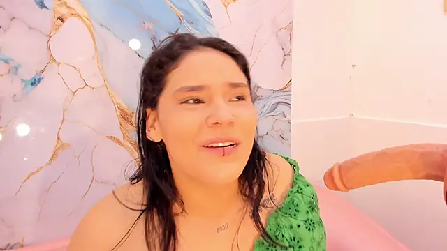 TIFFANY GLOW   online show from October 22, 2025, 7:35 pm