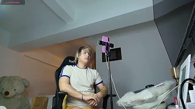 Snapshot of brunothompson3 chatting on November 4, 2025, 8:51 am brunothompson3 online show from November 4, 2025, 8:51 am