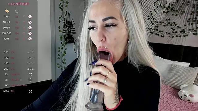 Snapshot of Kira_Key chatting on December 14, 2025, 1:45 am Kira Key online show from December 14, 2025, 1:45 am