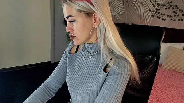 Snapshot of Kira_Key chatting on October 31, 2025, 2:08 am Kira Key online show from October 31, 2025, 2:08 am