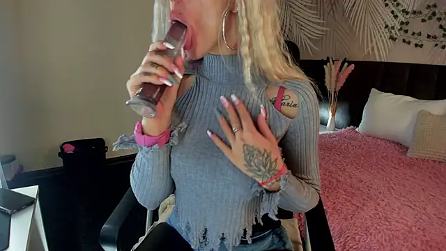 Snapshot of Kira_Key chatting on October 24, 2025, 1:59 am Kira Key online show from October 24, 2025, 1:59 am