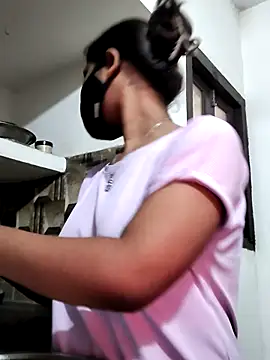 Snapshot of layra_9900 chatting on December 15, 2025, 8:31 am layra 9900 online show from December 15, 2025, 8:31 am