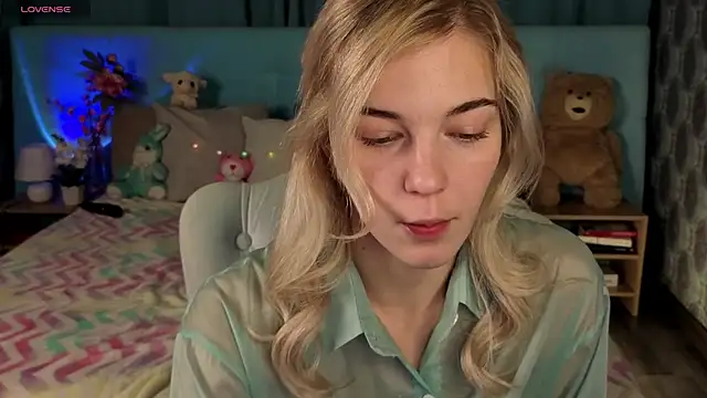 Aurora Bennet online show from November 17, 2025, 12:47 am