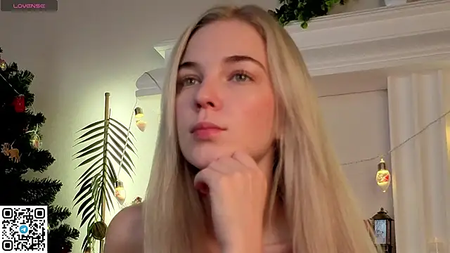 Snapshot of Aurora_Bennet chatting on December 22, 2025, 12:55 am Aurora Bennet online show from December 22, 2025, 12:55 am