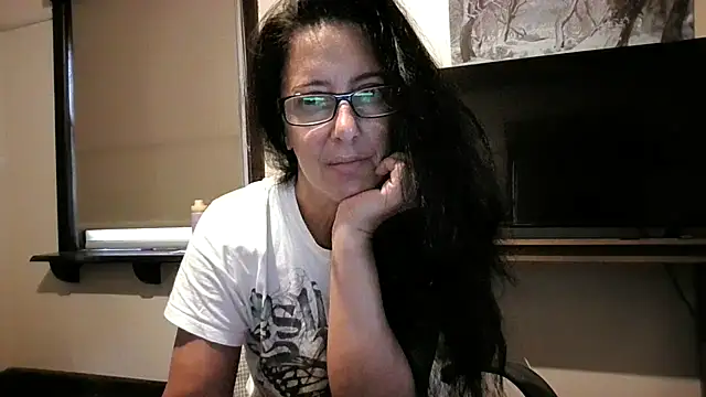 Snapshot of CleopatraGirl chatting on May 3, 2026, 2:05 am CleopatraGirl online show from May 3, 2026, 2:05 am
