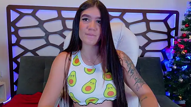 Snapshot of kloe_bella chatting on December 15, 2025, 1:06 pm kloe bella online show from December 15, 2025, 1:06 pm