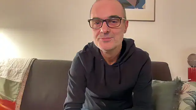 Snapshot of Milkywaymen chatting on November 28, 2025, 9:15 pm Milkywaymen online show from November 28, 2025, 9:15 pm