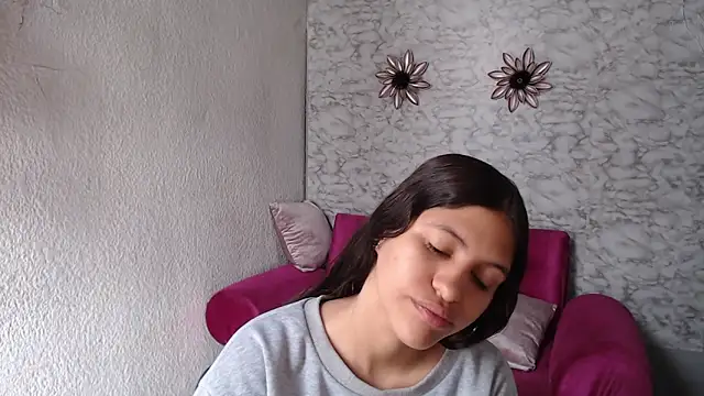 Snapshot of Evagirl69 chatting on April 23, 2026, 12:22 pm Evagirl69 online show from April 23, 2026, 12:22 pm