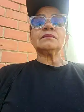 Vickysweeeettt online show from March 26, 2026, 12:47 pm