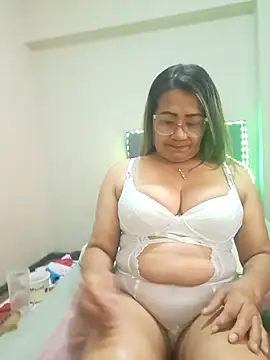 Vickysweeeettt online show from February 8, 2026, 1:53 pm