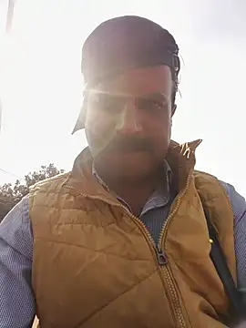 vardh033 online show from November 12, 2025, 8:18 am