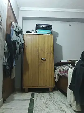 vardh033 online show from November 14, 2025, 6:17 am