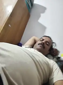 vardh033 online show from November 1, 2025, 2:44 pm