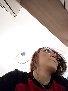 Snapshot of AlisaWyn chatting on January 12, 2026, 3:35 am AlisaWyn online show from January 12, 2026, 3:35 am