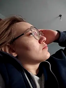 Snapshot of AlisaWyn chatting on January 18, 2026, 4:05 am AlisaWyn online show from January 18, 2026, 4:05 am