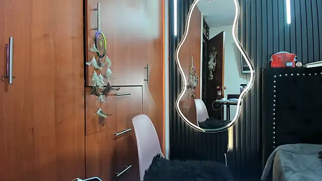 scarletr red online show from December 15, 2025, 11:10 pm