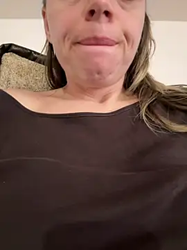 Snapshot of ladywithbigass chatting on March 10, 2025, 12:06 pm ladywithbigass online show from March 10, 2025, 12:06 pm