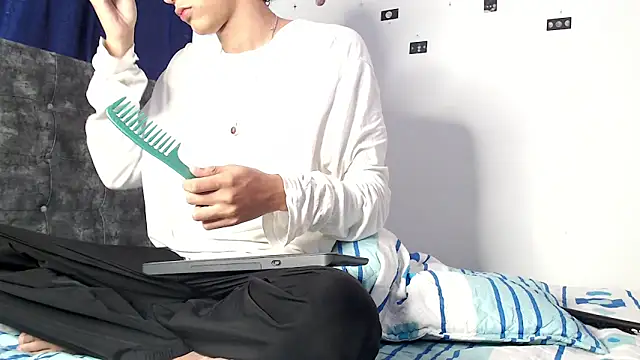 alexmark  online show from April 8, 2026, 1:01 pm