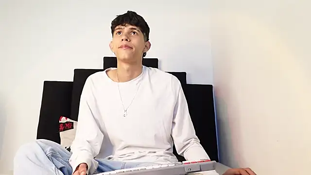 alexmark  online show from November 6, 2025, 1:37 pm