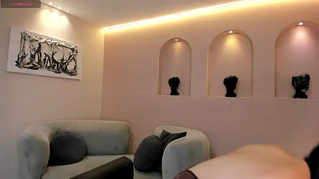 Snapshot of LeahNovac chatting on October 29, 2025, 11:42 am LeahNovac online show from October 29, 2025, 11:42 am