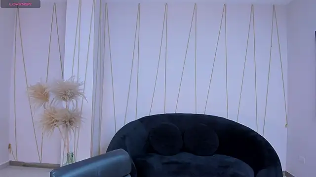 Snapshot of LeahNovac chatting on November 18, 2025, 11:24 am LeahNovac online show from November 18, 2025, 11:24 am