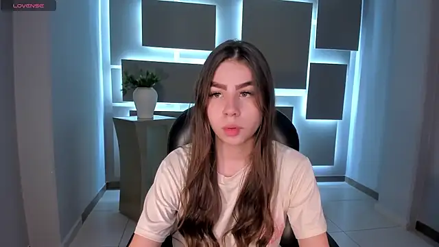 Snapshot of TiffannySins chatting on November 8, 2025, 3:32 am TiffannySins online show from November 8, 2025, 3:32 am