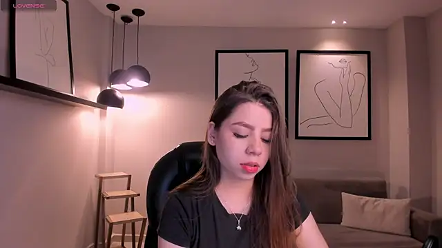 Snapshot of TiffannySins chatting on October 23, 2025, 4:22 am TiffannySins online show from October 23, 2025, 4:22 am