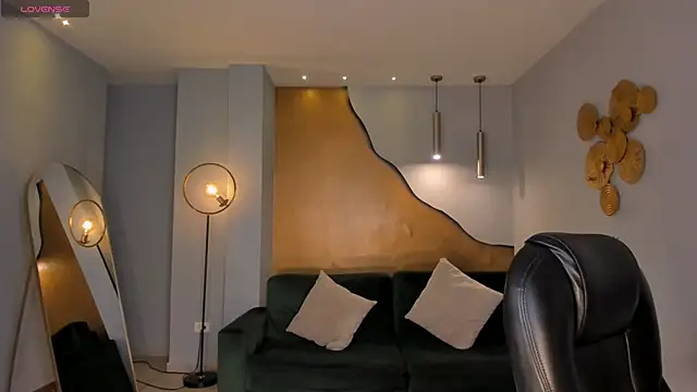 Snapshot of TiffannySins chatting on November 12, 2025, 4:16 am TiffannySins online show from November 12, 2025, 4:16 am