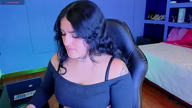 Snapshot of sari_belle chatting on November 17, 2025, 8:24 pm sari belle online show from November 17, 2025, 8:24 pm