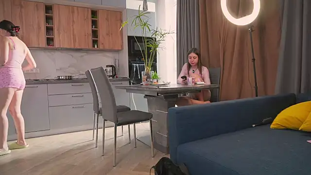 Snapshot of Anny_Molly chatting on November 7, 2025, 6:18 am Anny Molly online show from November 7, 2025, 6:18 am