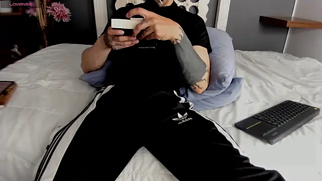 Mr Klein 69 online show from December 14, 2025, 1:12 am