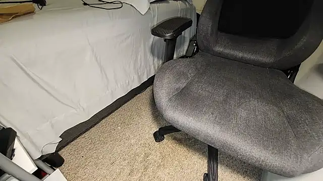 Snapshot of catt18 chatting on October 30, 2025, 4:15 pm catt18 online show from October 30, 2025, 4:15 pm