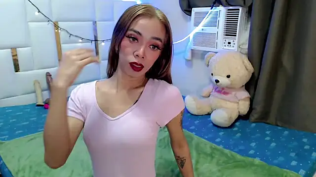 diamondnaked  online show from November 24, 2025, 3:56 pm