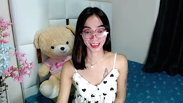 Snapshot of diamondnaked_ chatting on September 8, 2025, 5:45 pm diamondnaked  online show from September 8, 2025, 5:45 pm