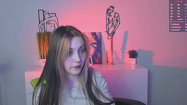 Snapshot of luna_tin chatting on October 23, 2025, 12:53 am luna tin online show from October 23, 2025, 12:53 am