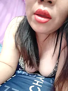 Julyy08 online show from September 21, 2025, 3:06 pm