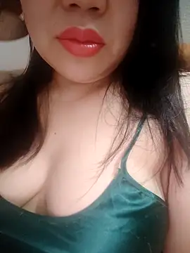 Julyy08 online show from October 30, 2025, 9:18 am