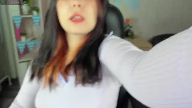 Snapshot of Alis_Platt chatting on October 14, 2025, 1:17 am Alis Platt online show from October 14, 2025, 1:17 am